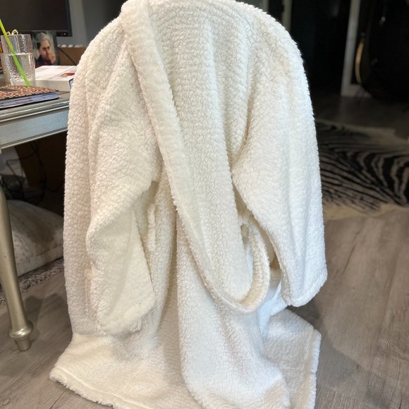 Pottery Barn Other - Pottery Barn Teddy Bear Robe XL